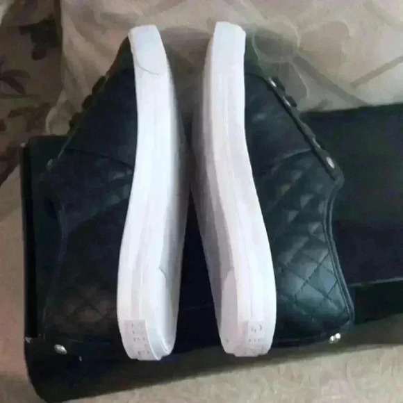 GUESS Women's Sneakers​ - Picture 11 of 15